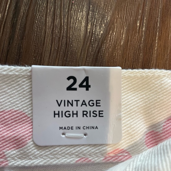 Pacsun Pink Flower Vintage High Waisted Denim Shorts US size 24 - Picture 3 of 5